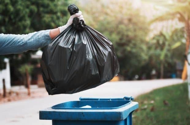 Common Items You Should Not Throw in the Garbage